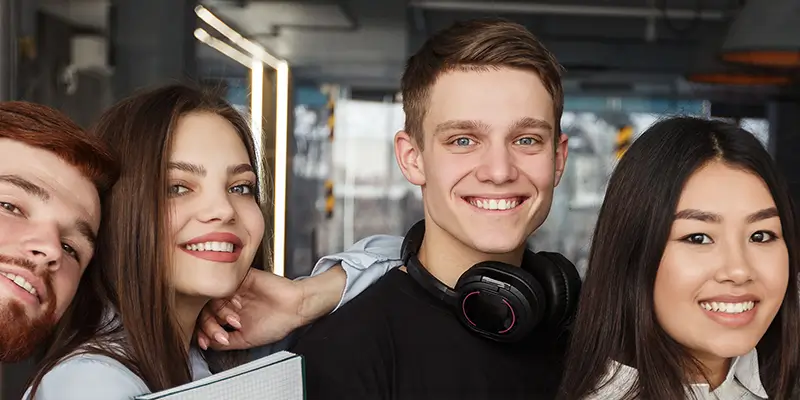 Junge Erwachsene im Umfeld der Ausbildung ICT-Fachmann/-frau EFZ