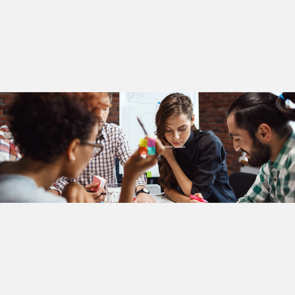 Titelbild KI-Professional WISS – Trends, Analysen und Strategien für den Einsatz von KI in Unternehmen mit Hintergrund